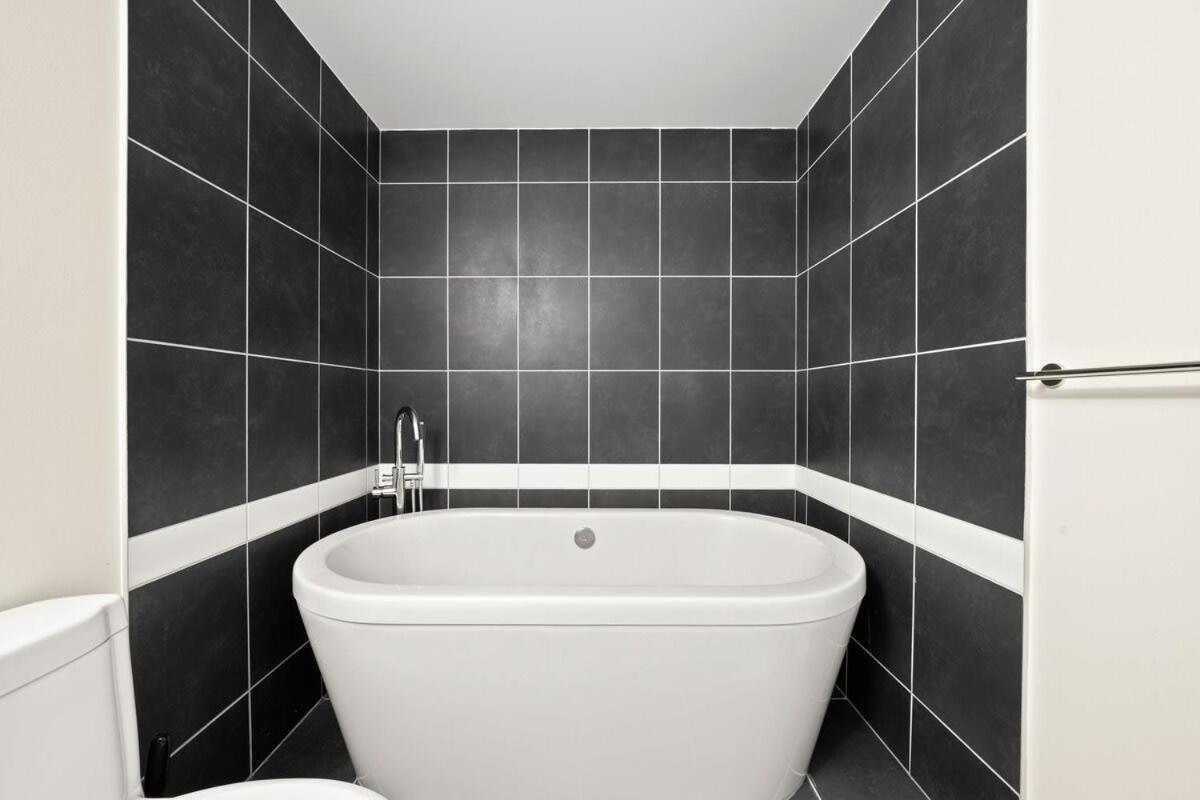 Dazzling Condo By Stadium Downtown With Free Parking Vancouver Dış mekan fotoğraf